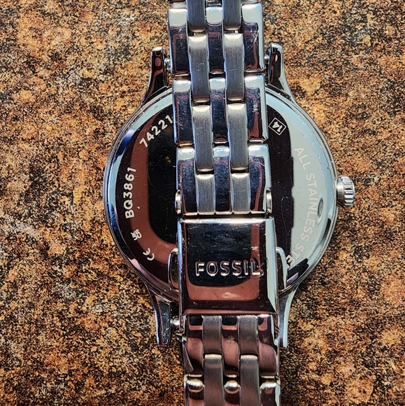 Fossil Brand Women's Silver Tone Watch - Picture 6 of 6